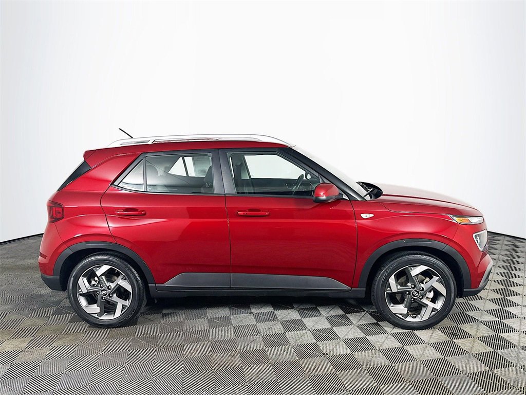 Used 2024 Hyundai Venue SEL image 8
