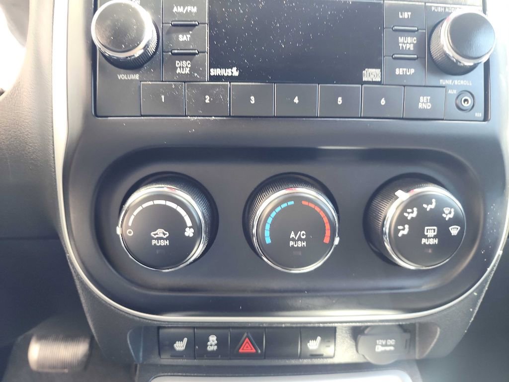 Used 2016 Jeep Compass Latitude FWD image 22