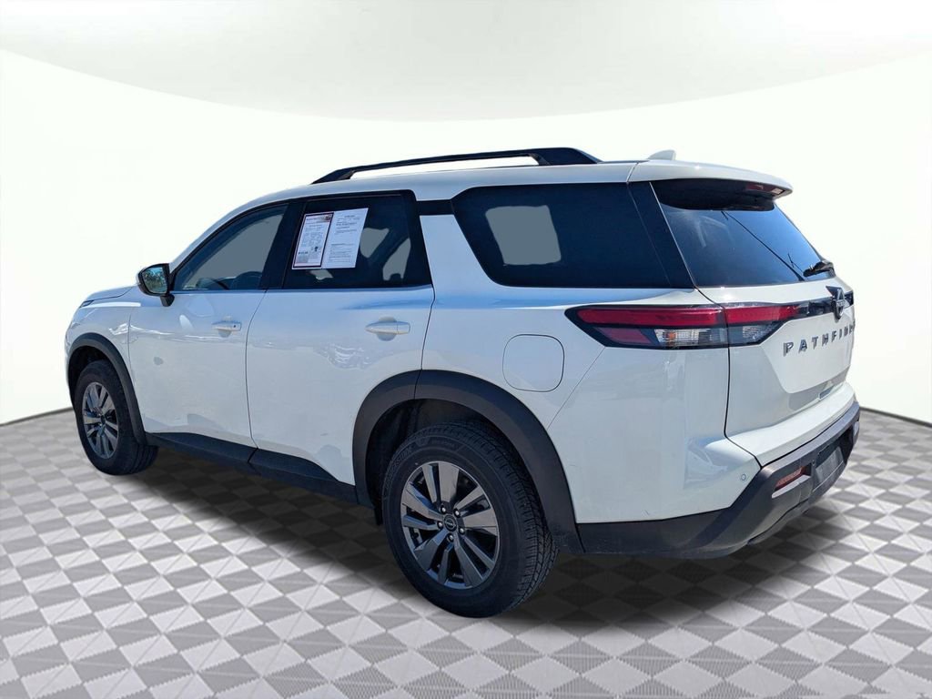 Used 2025 Nissan Pathfinder SV image 4