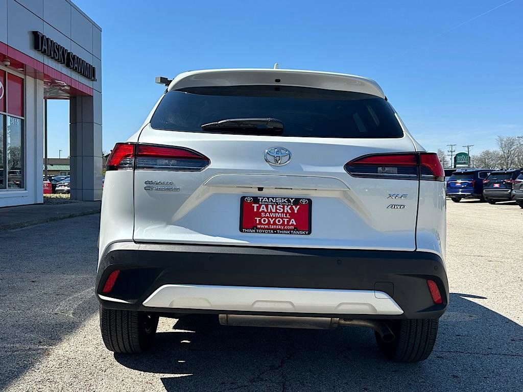 Certified 2023 Toyota Corolla Cross XLE image 5