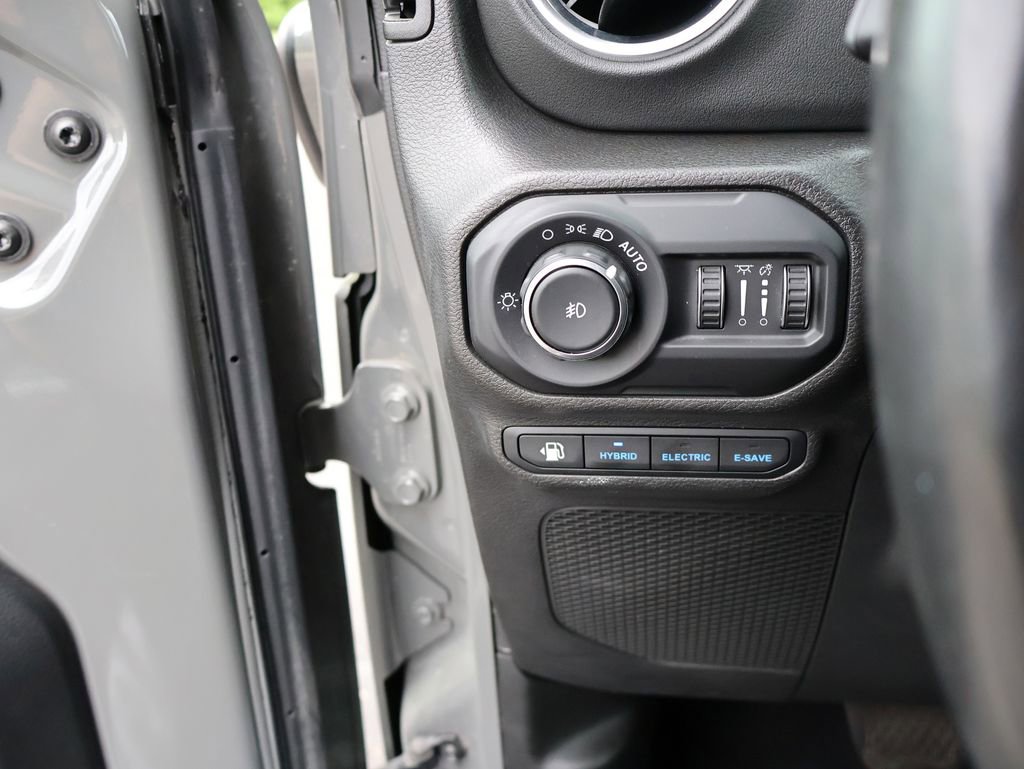 Used 2022 Jeep Wrangler Unlimited Sahara w/ Cold Weather Group AWD/4WD image 39