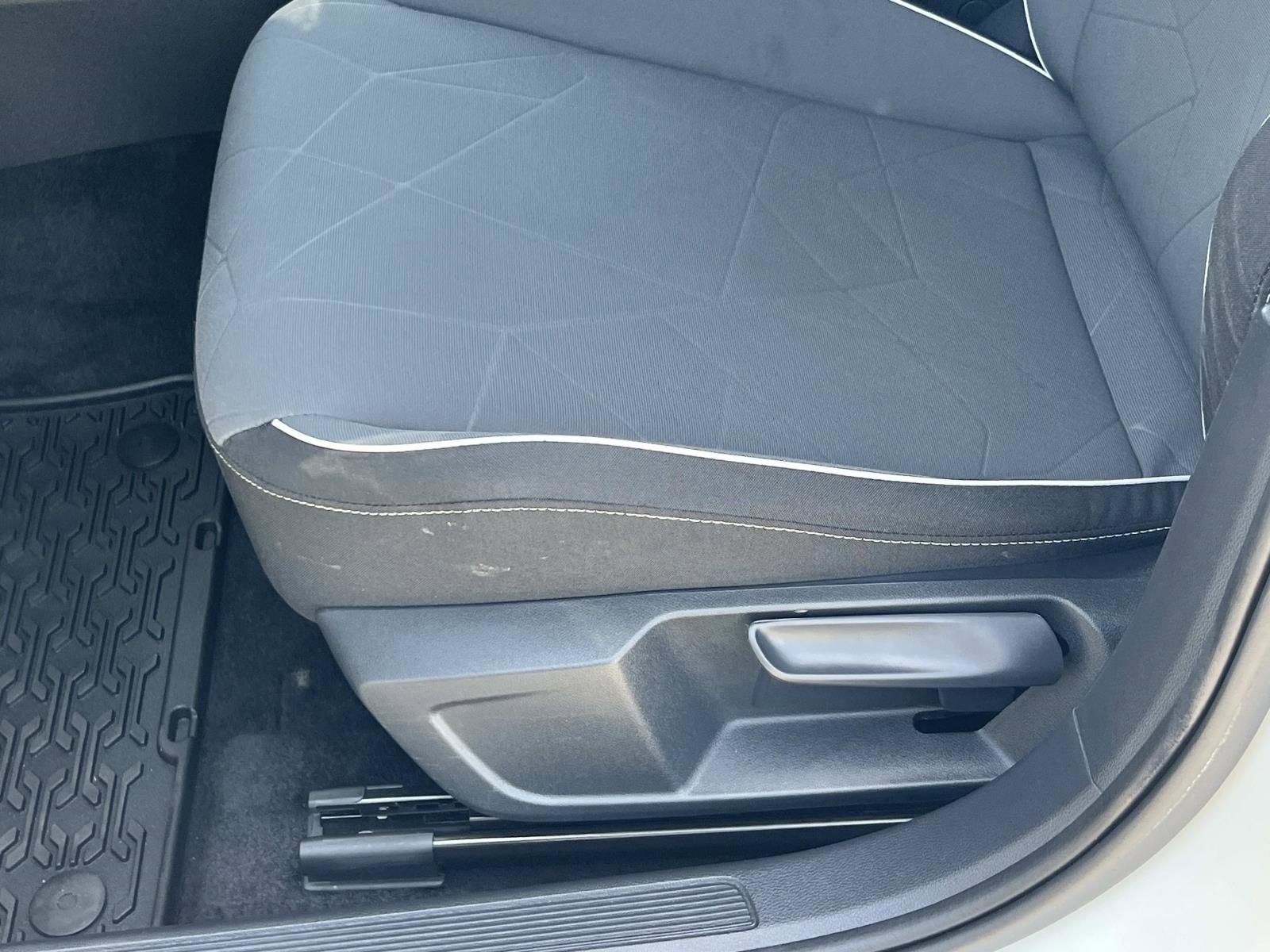 Used 2025 Volkswagen Jetta Sport image 17