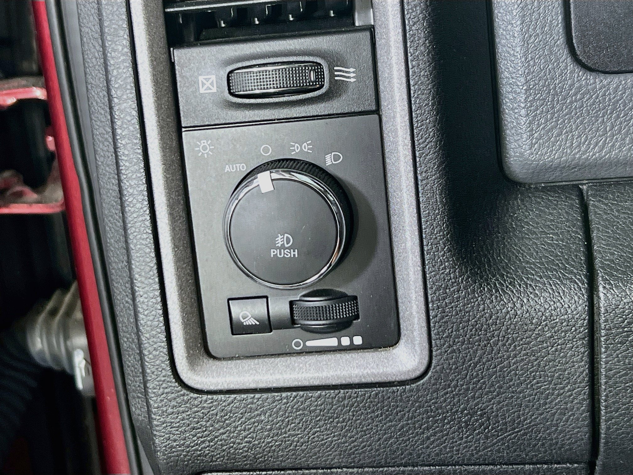 Used 2018 RAM 1500 Express AWD/4WD image 10