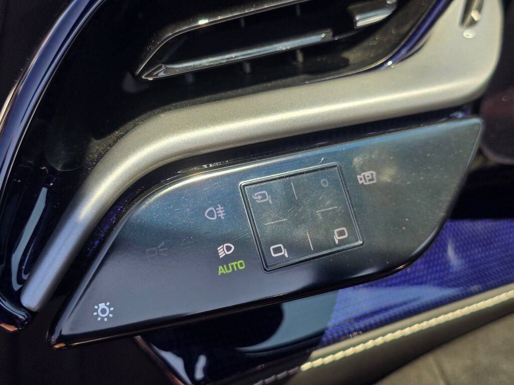 Used 2022 Ferrari SF90 Spider AWD/4WD image 21