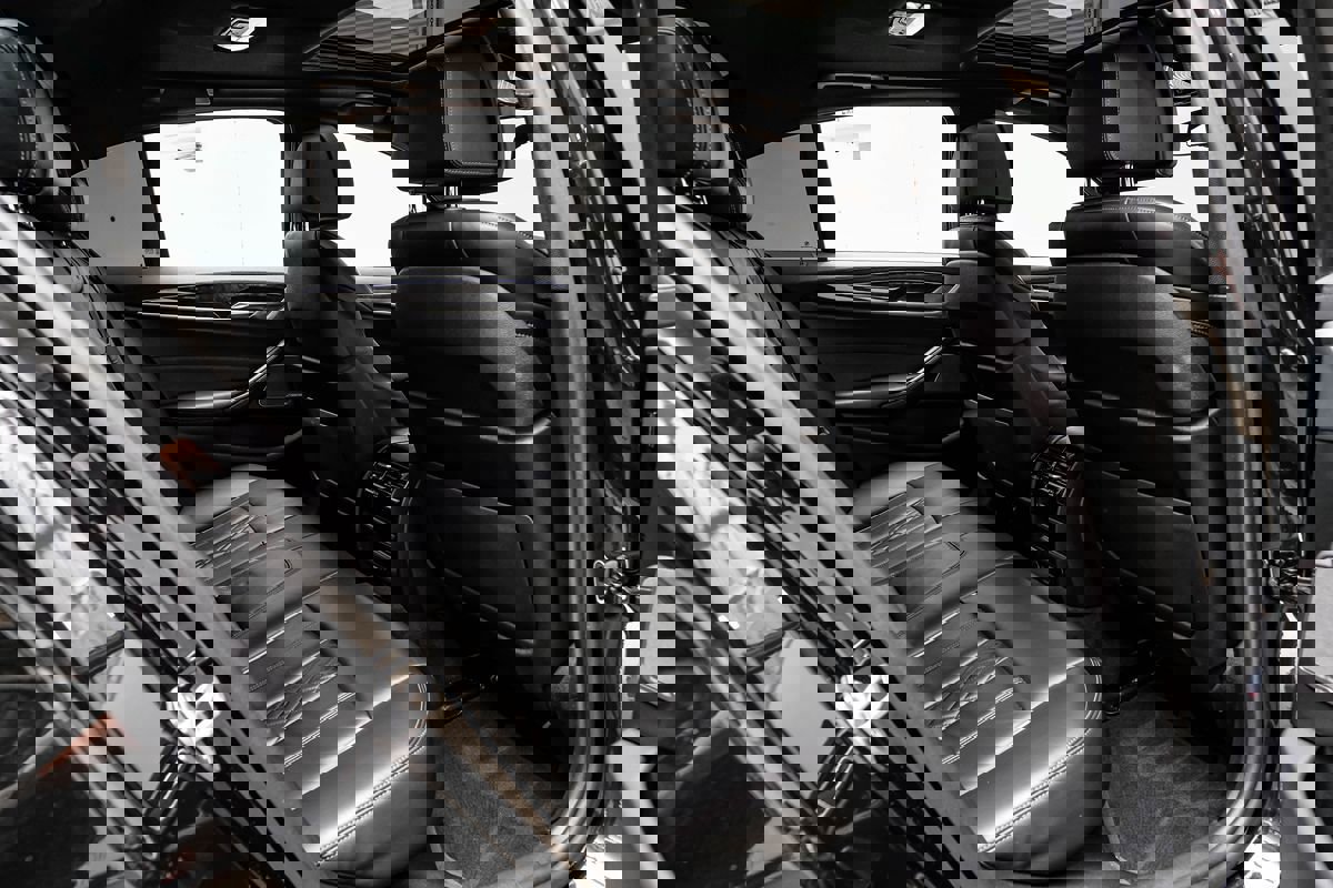 Used 2018 BMW M550i xDrive image 32