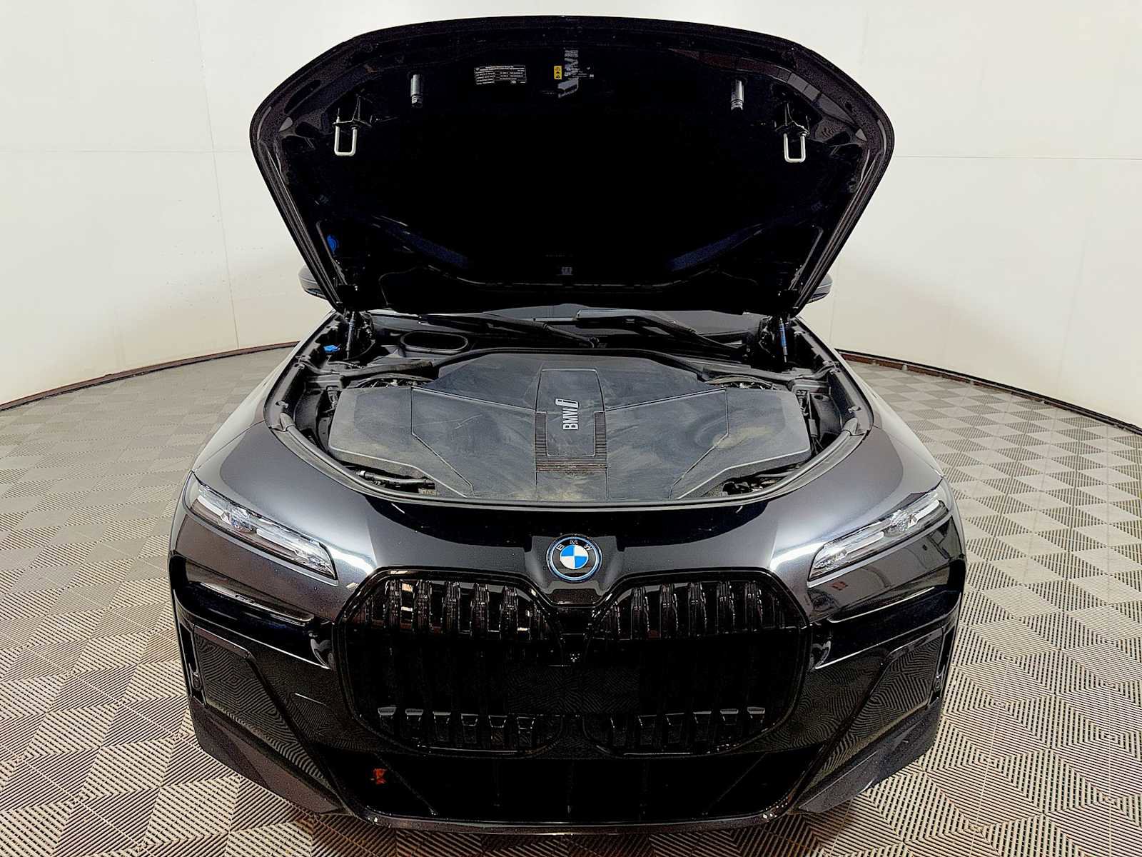 Certified 2023 BMW i7 xDrive60 w/ Executive Package 2 image 32