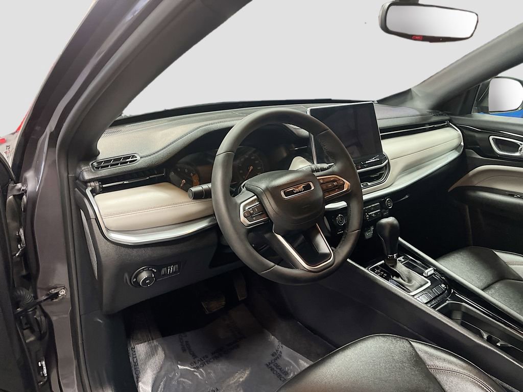 Used 2024 Jeep Compass Limited image 9