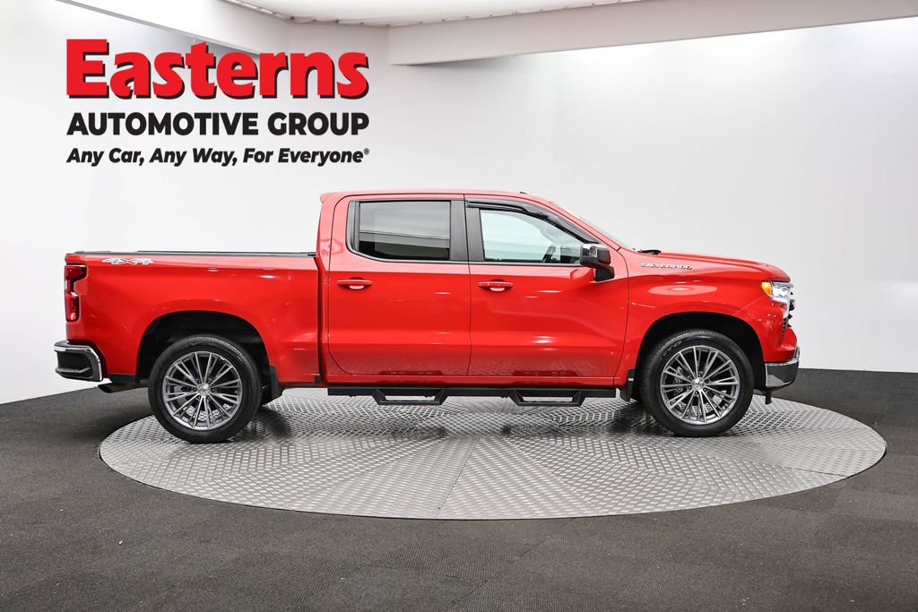 Used 2022 Chevrolet Silverado 1500 LT AWD/4WD image 4