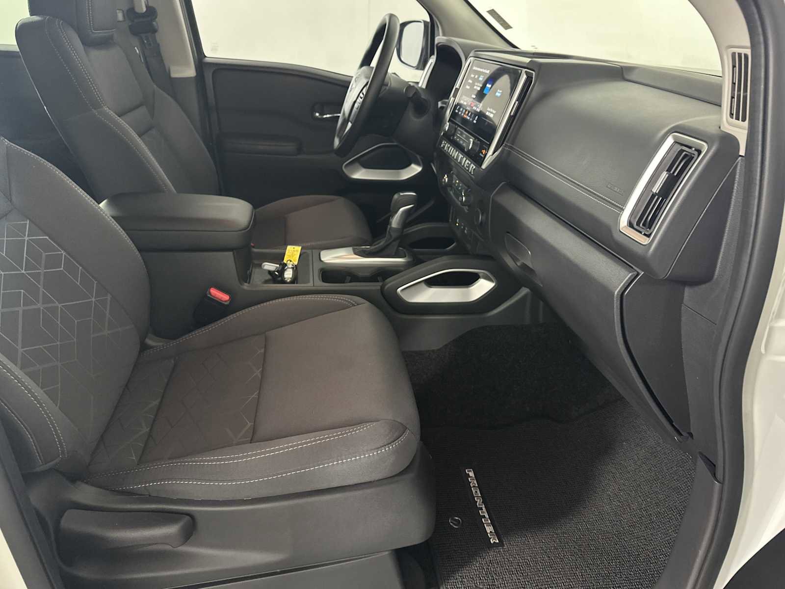 Used 2025 Nissan Frontier SV RWD image 19