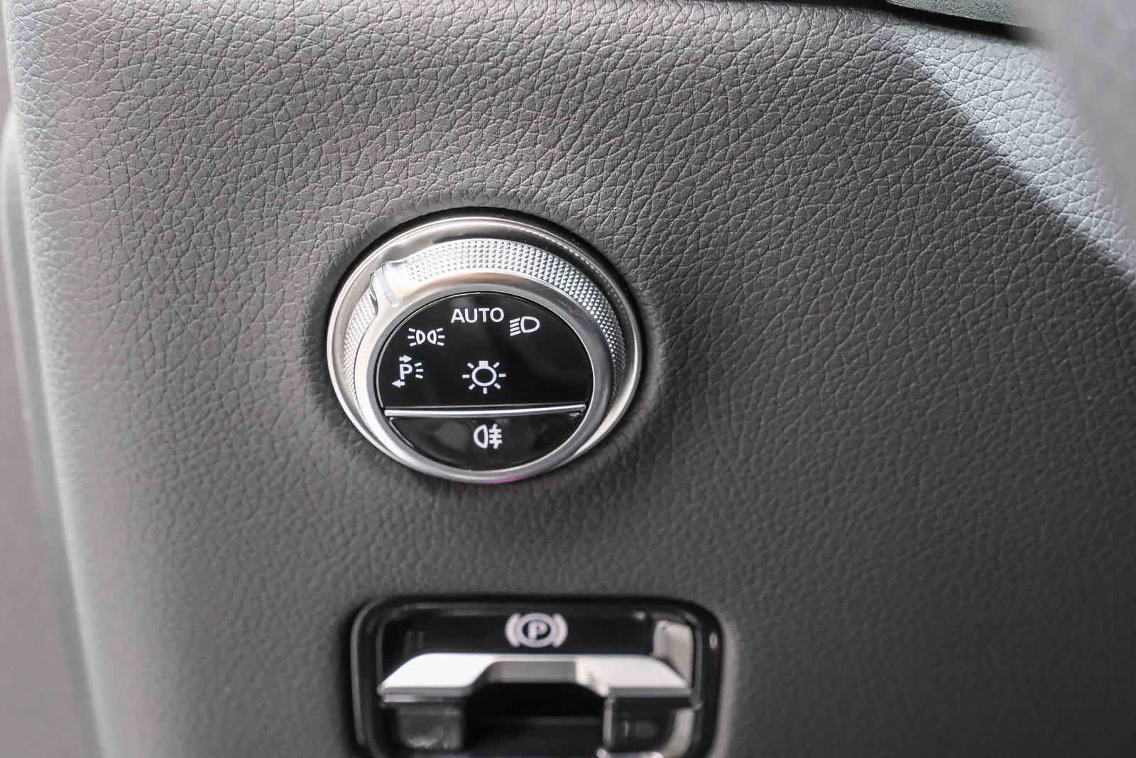 Certified 2025 Mercedes-Benz GLC 350e 4MATIC image 28