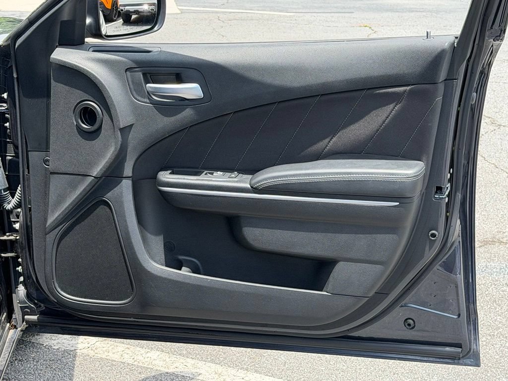 Used 2019 Dodge Charger SXT RWD image 32