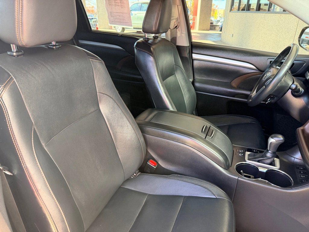 Used 2015 Toyota Highlander XLE image 23