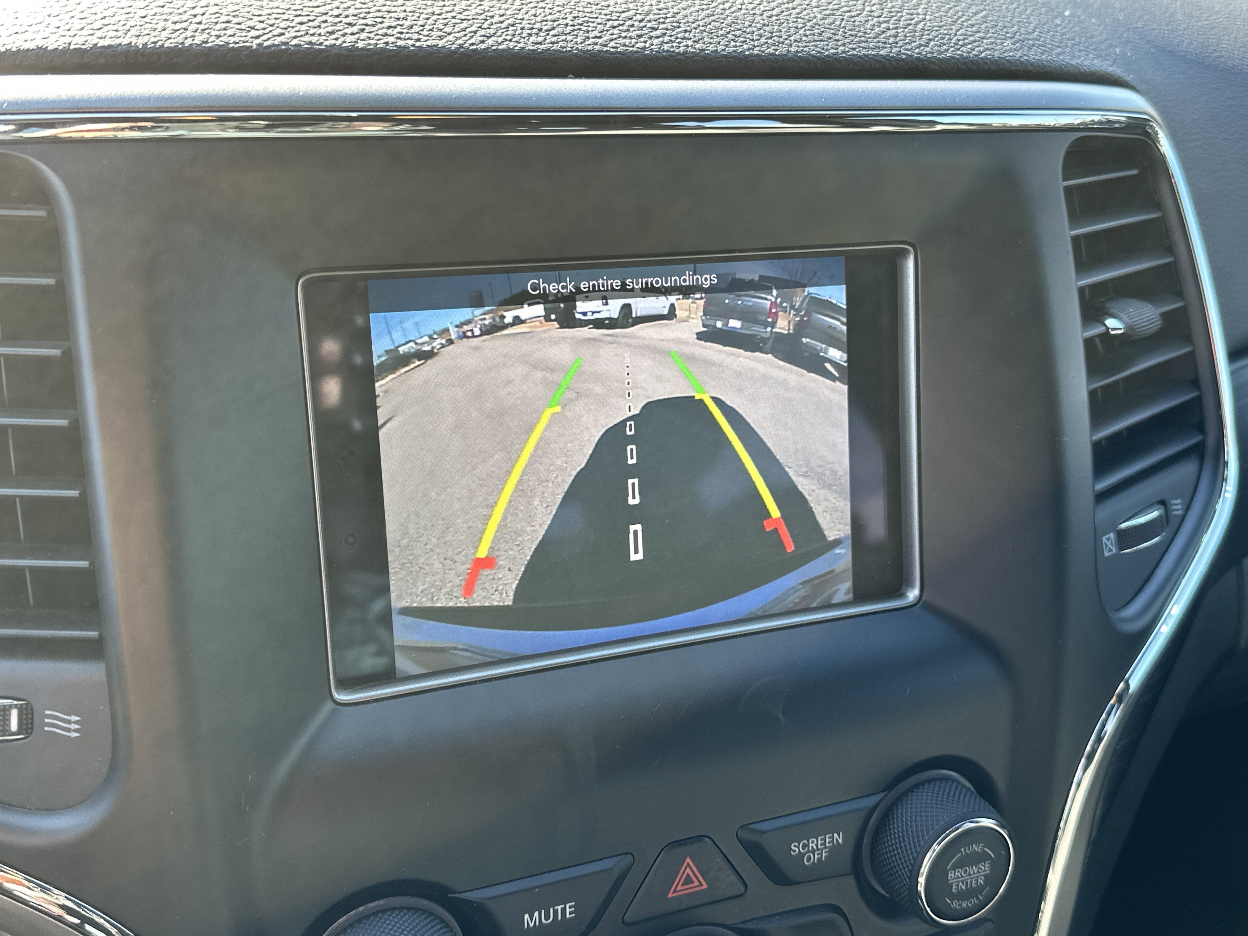 Used 2019 Jeep Grand Cherokee Laredo image 30