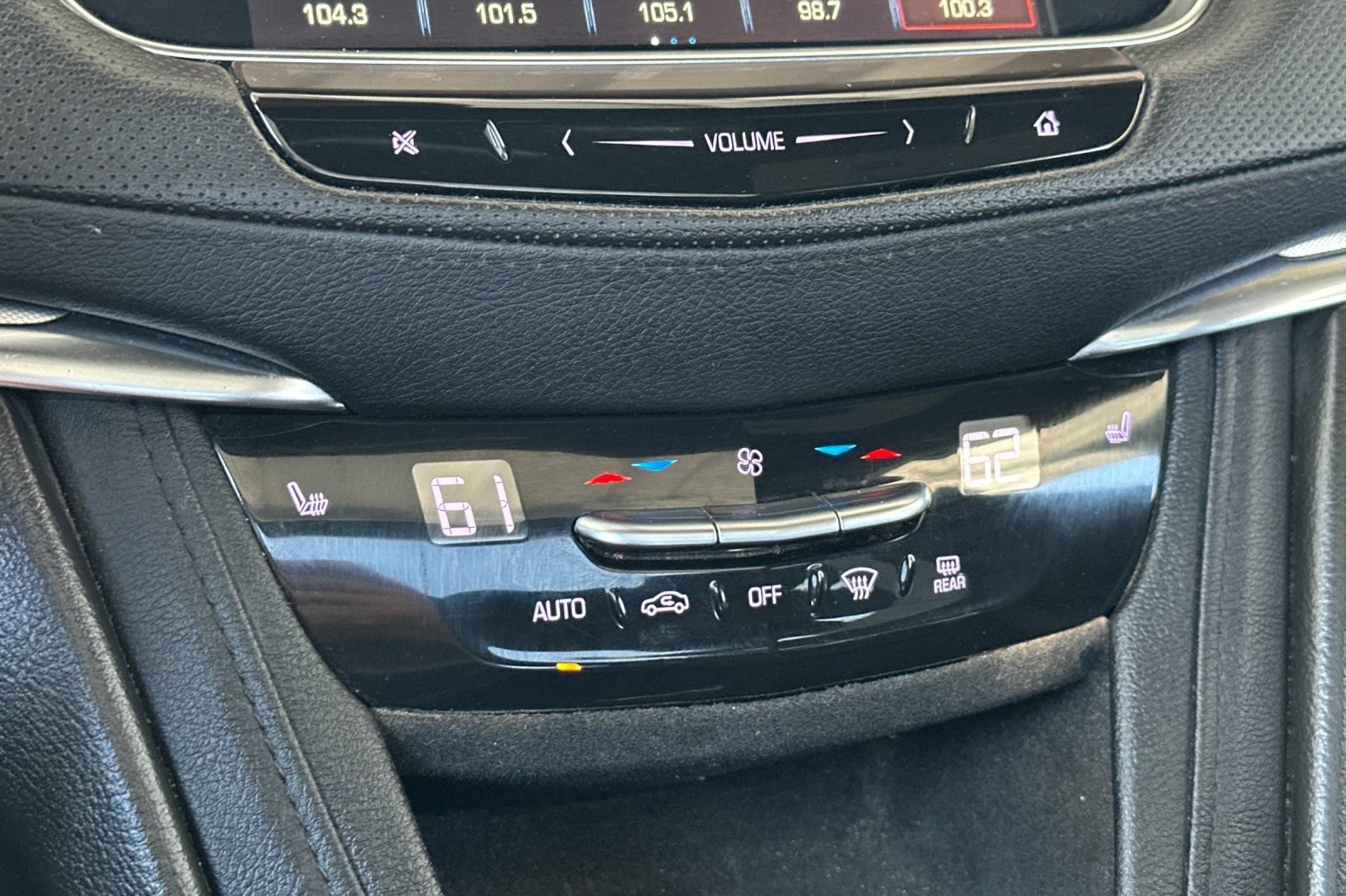Certified 2019 Cadillac XT5 Luxury w/ Sport Package FWD image 28