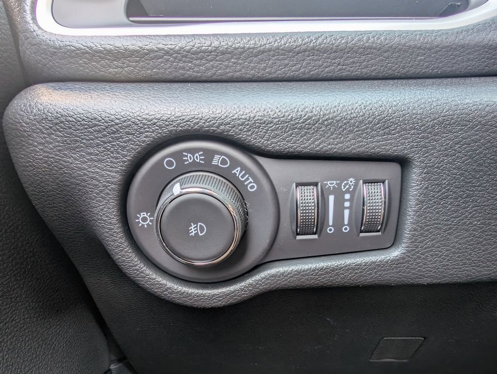 New 2026 Chrysler Pacifica Select w/ S Appearance Package AWD/4WD image 40