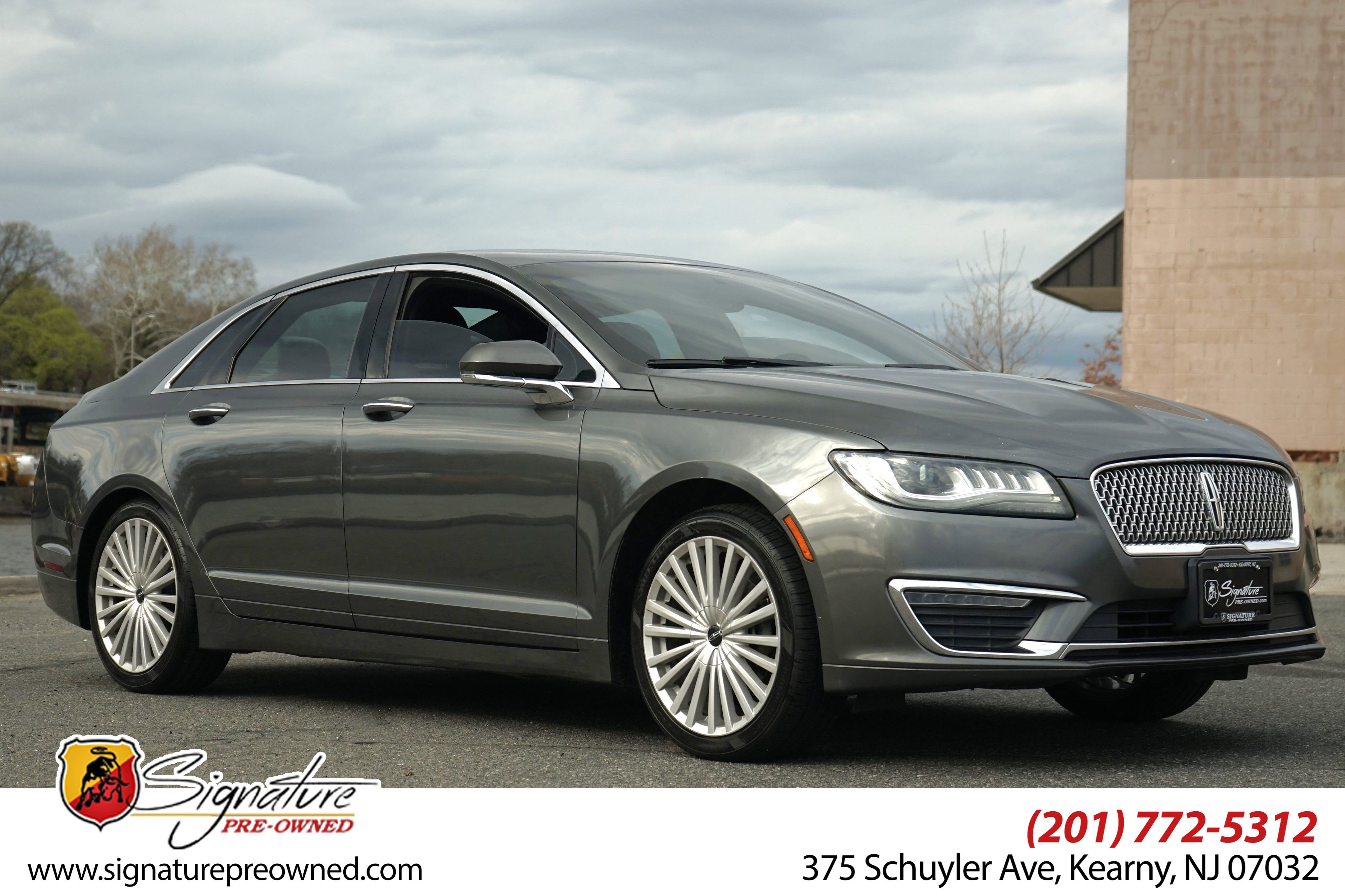 Used 2017 Lincoln MKZ Reserve FWD image 1