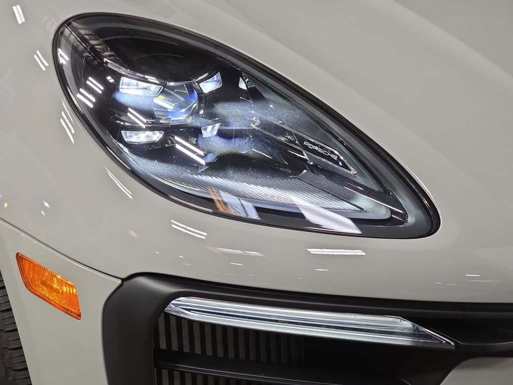 Certified 2025 Porsche Macan S AWD/4WD image 12
