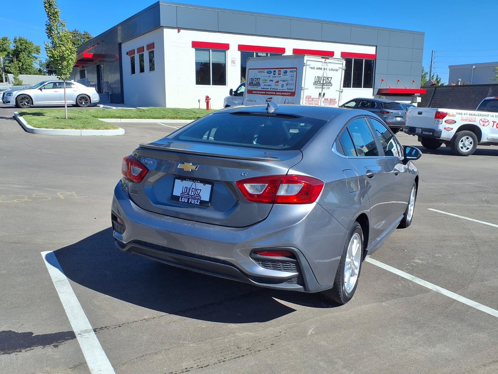 Used 2018 Chevrolet Cruze LT w/ Convenience Package FWD image 4