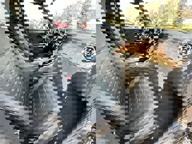 Used 2025 Mercedes-Benz GLC 300 4MATIC image 19