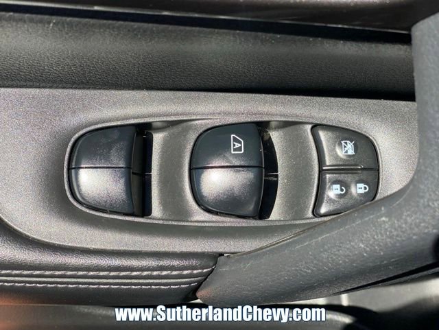 Used 2020 Nissan Rogue SV FWD image 13