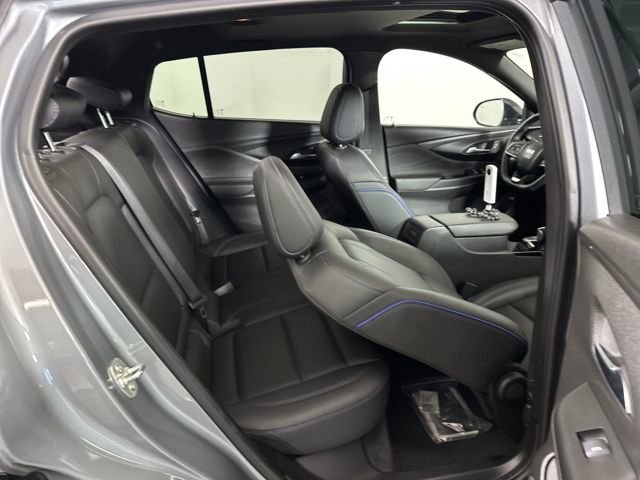Used 2025 Buick Envista Sport Touring w/ Experience Buick Package image 27