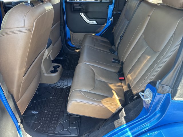 Used 2015 Jeep Wrangler Unlimited Sahara w/ Connectivity Group AWD/4WD image 23