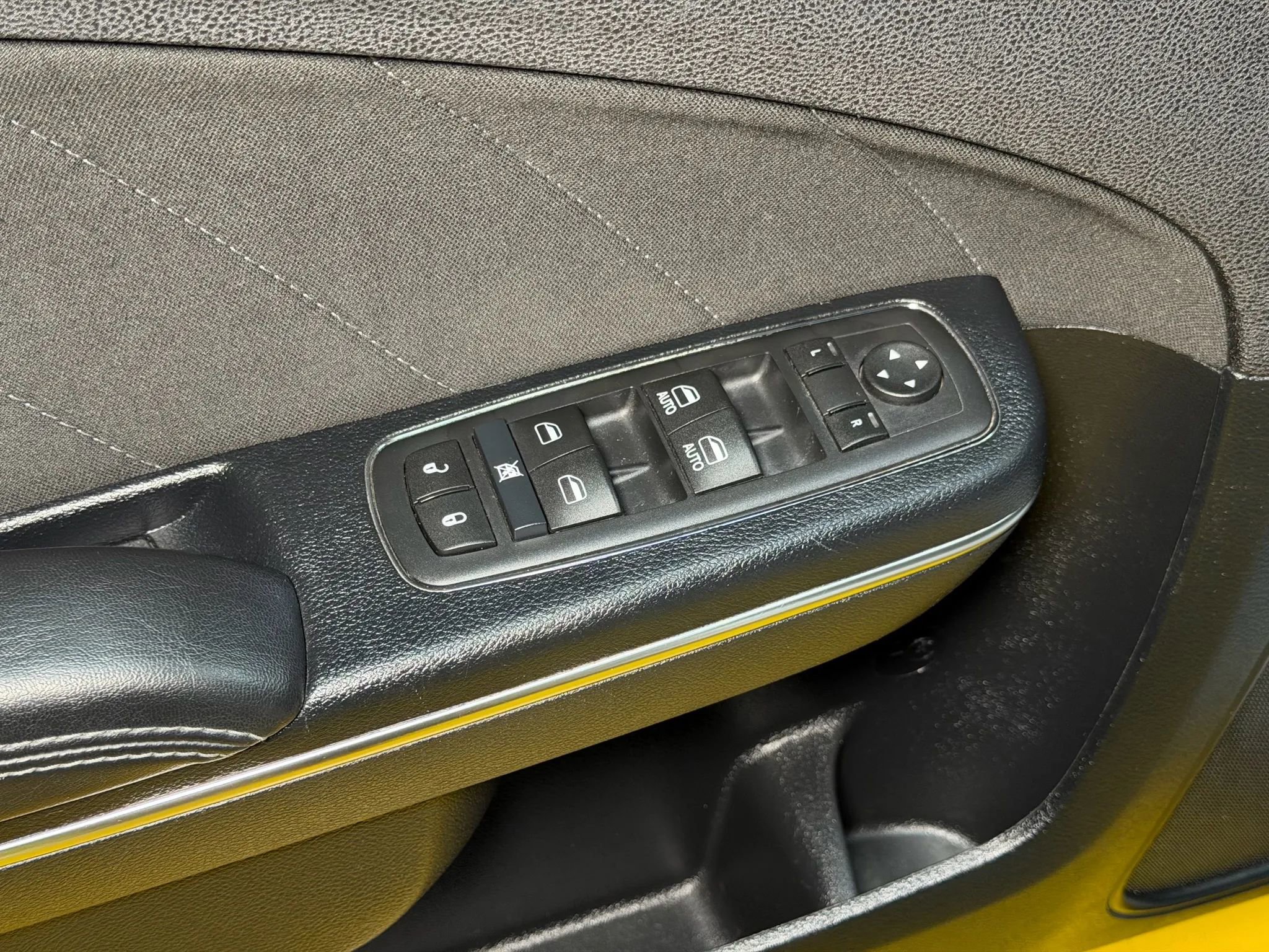 Used 2016 Dodge Charger R/T w/ Navigation & Travel Group image 34