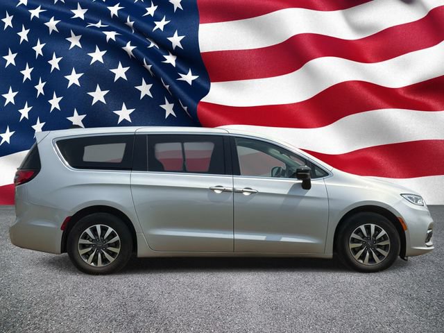 Used 2024 Chrysler Pacifica Limited FWD image 4