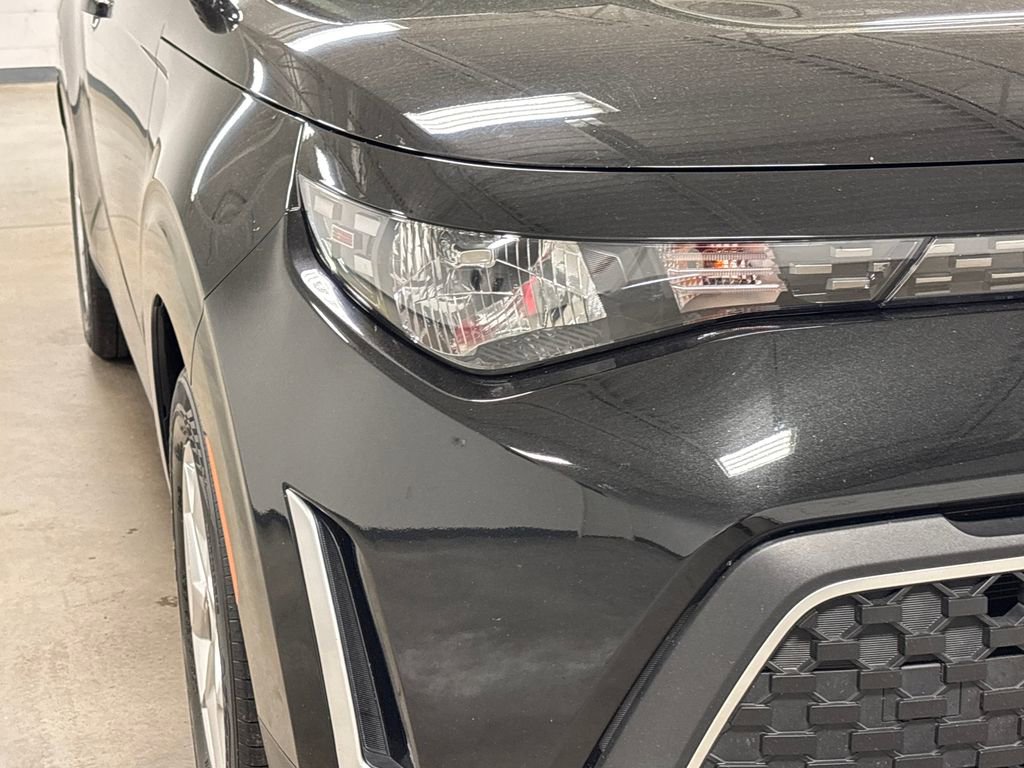 Used 2025 Kia Soul LX w/ LX Technology Package FWD image 5