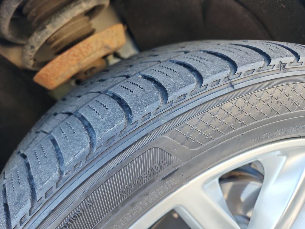 Used 2019 Buick Envision Premium AWD/4WD image 30