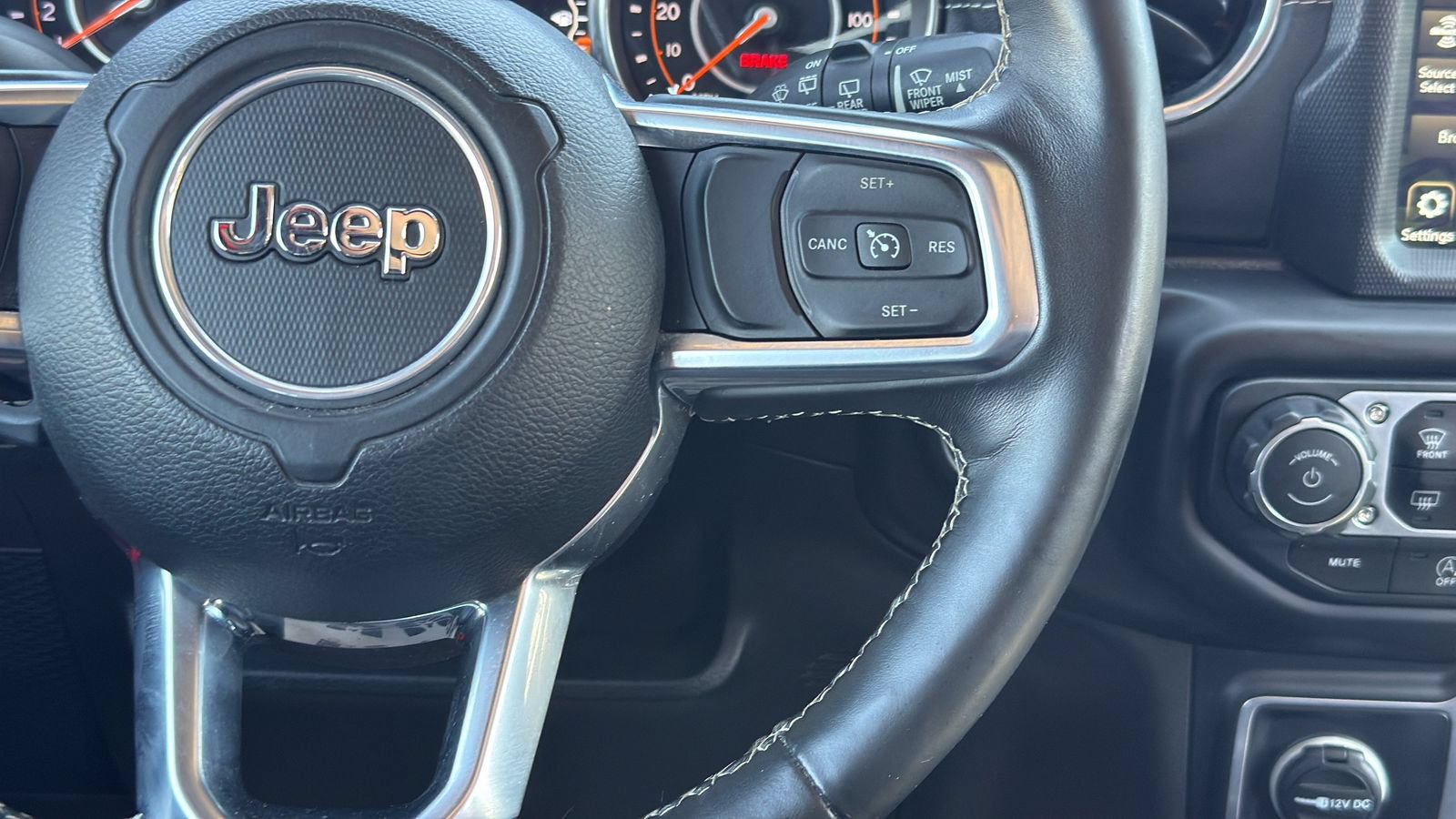 Used 2018 Jeep Wrangler Unlimited Sahara AWD/4WD image 15