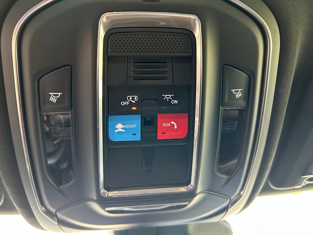 Used 2025 Jeep Grand Cherokee Laredo AWD/4WD image 48