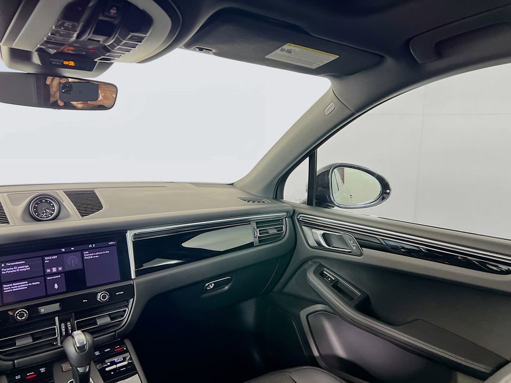 Certified 2023 Porsche Macan image 25