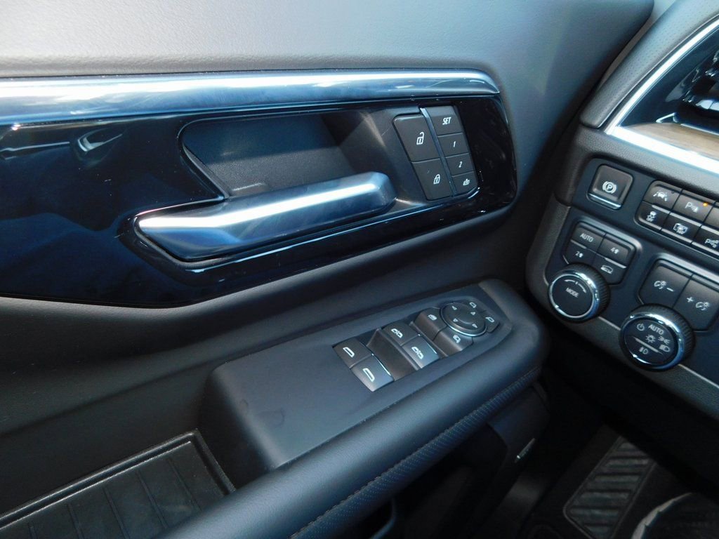 New 2025 Chevrolet Suburban High Country image 38