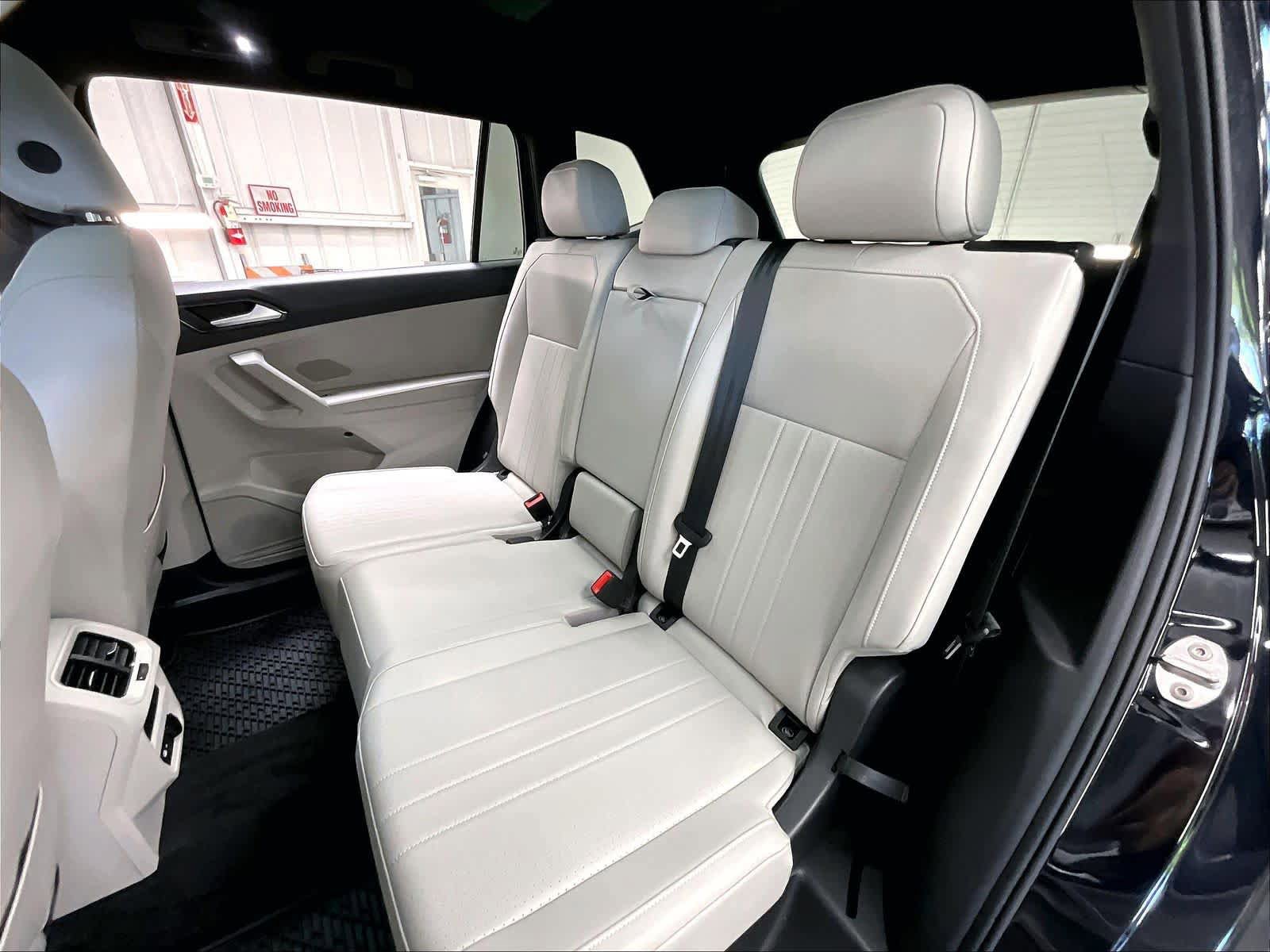 Used 2023 Volkswagen Tiguan SE R-Line FWD image 28