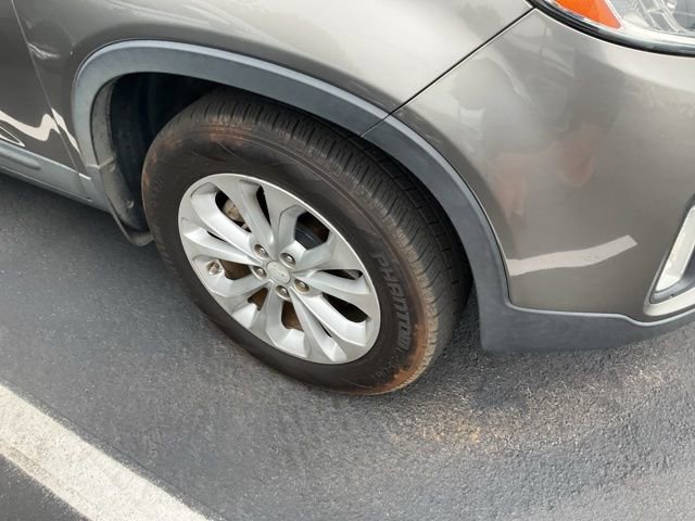 Used 2014 Kia Sorento EX FWD image 2