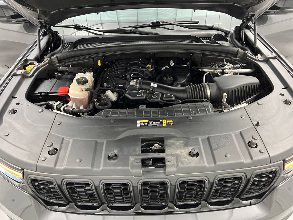 Used 2024 Jeep Grand Cherokee Altitude RWD image 74