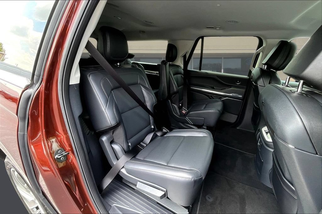 New 2027 Lincoln Navigator L Premier RWD image 10