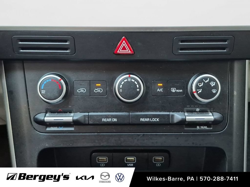 Used 2022 Kia Carnival LX FWD image 20