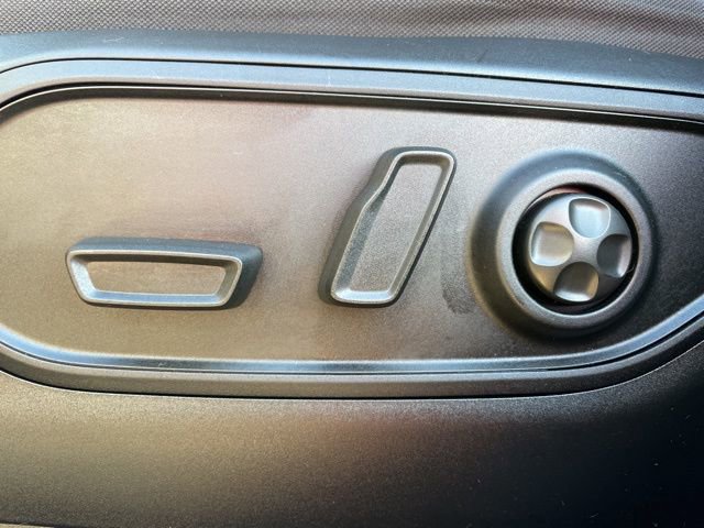 Used 2023 Jeep Grand Cherokee Laredo image 10