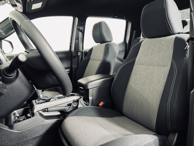 Used 2023 Toyota Tacoma TRD Sport w/ Technology Package image 9