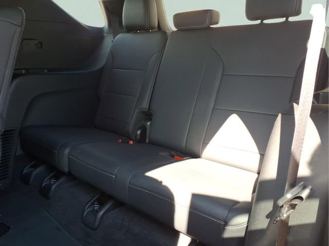 Used 2025 Chevrolet Traverse LT image 22