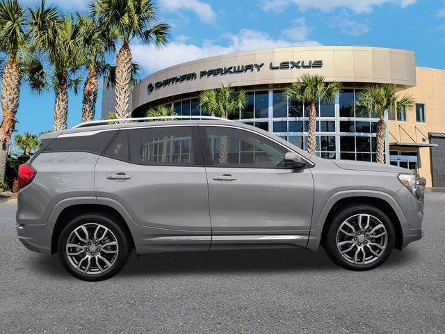 Used 2024 GMC Terrain Denali w/ Denali Premium Package AWD/4WD image 4