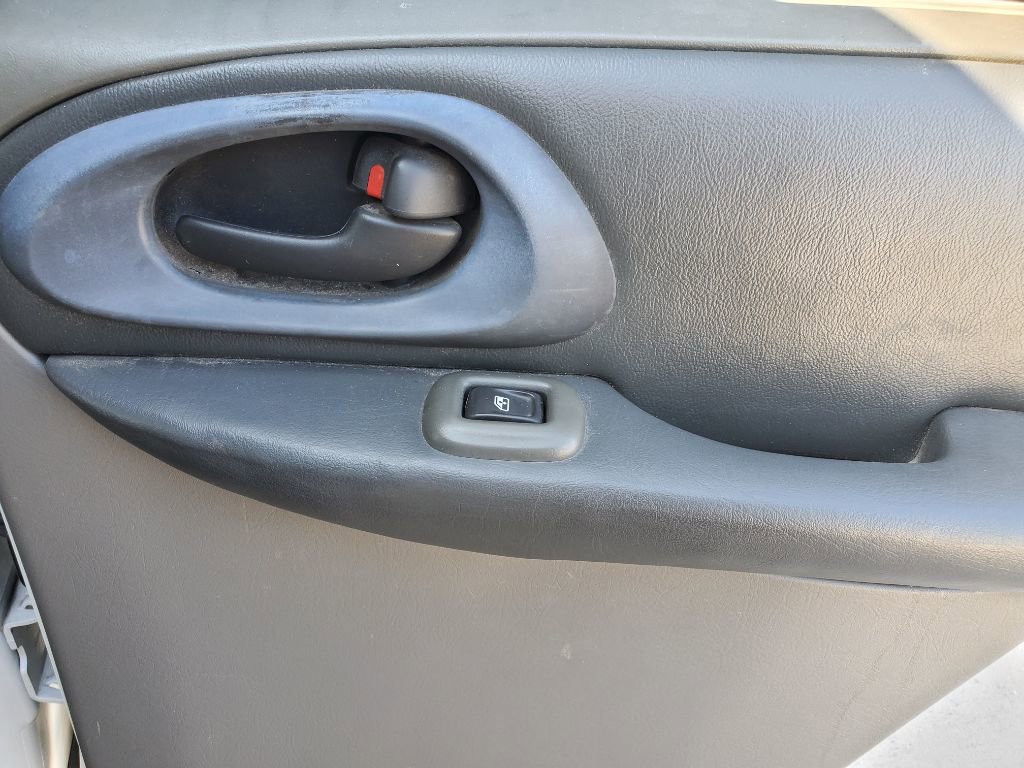 Used 2002 Chevrolet TrailBlazer LTZ image 30
