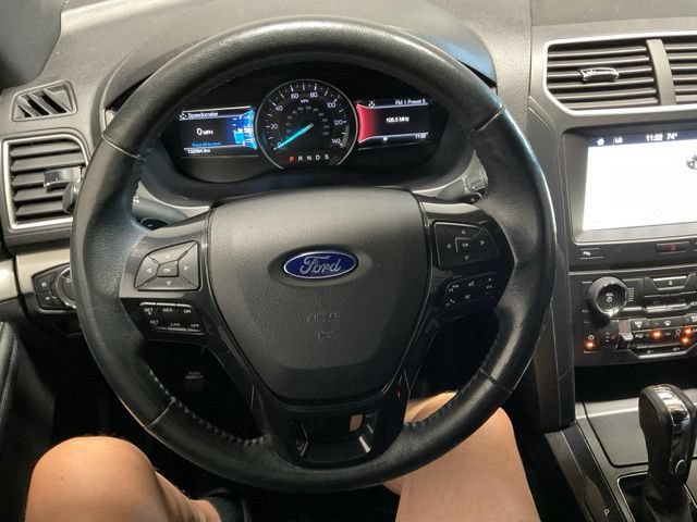 Used 2017 Ford Explorer XLT w/ Equipment Group 202A AWD/4WD image 29
