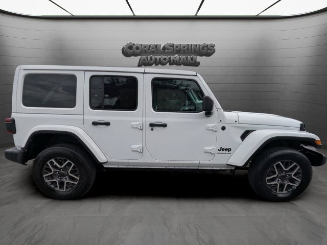 Used 2025 Jeep Wrangler Unlimited Sahara AWD/4WD image 8