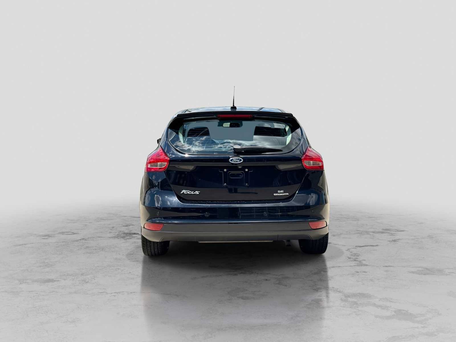 Used 2016 Ford Focus SE w/ Equipment Group 201A FWD image 5