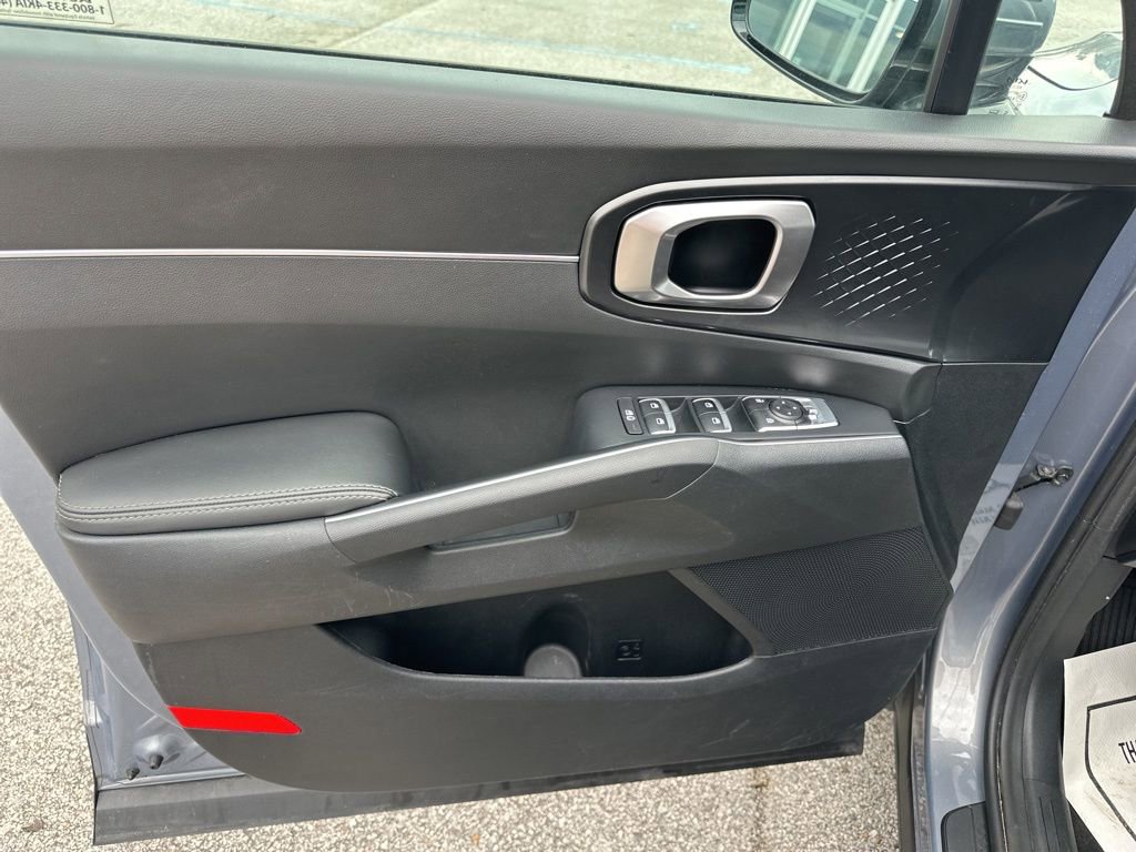 Used 2023 Kia Sorento LX image 9