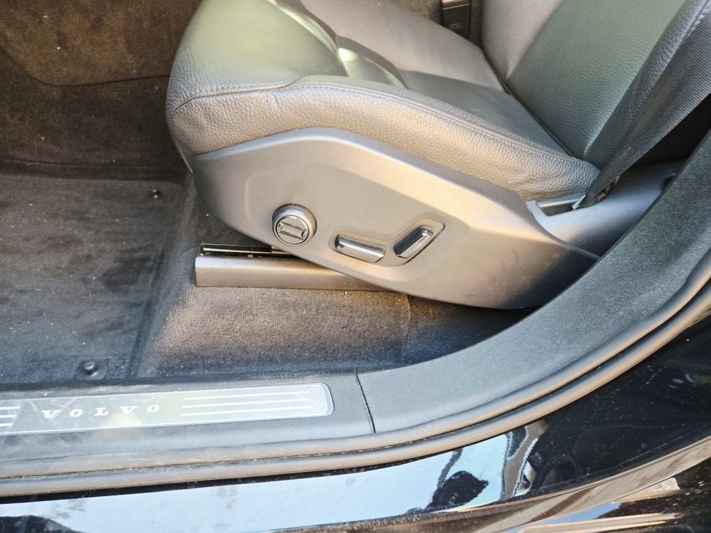 Used 2025 Volvo XC90 B6 Plus w/ Protection Package AWD/4WD image 38