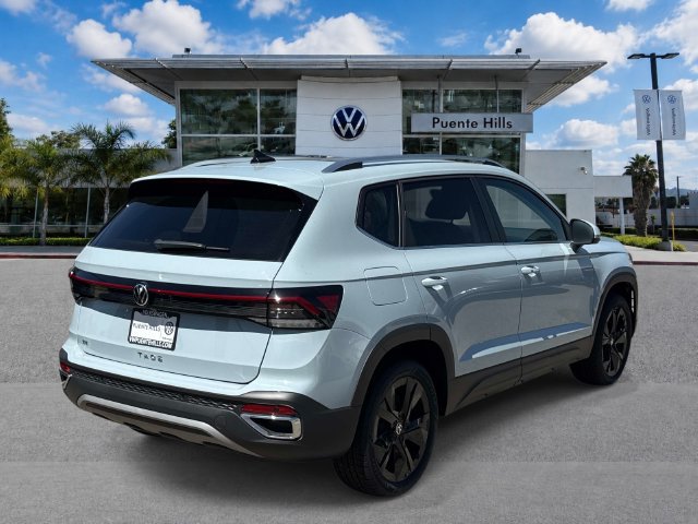 New 2026 Volkswagen Taos SE FWD image 4